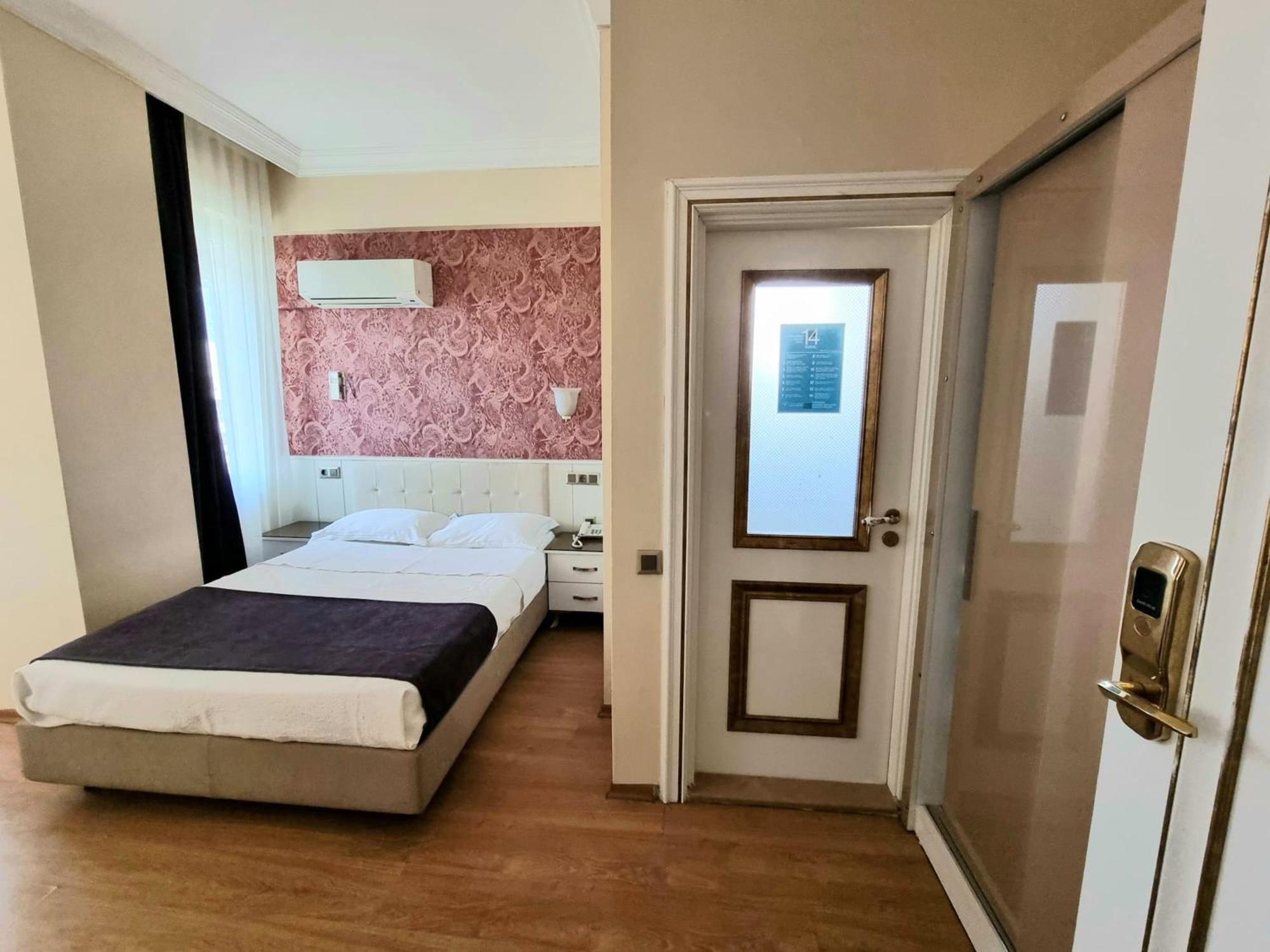 Perlo Hotel City Анталия Екстериор снимка